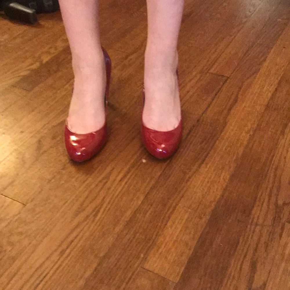 Red pumps - Picture 3 of 3